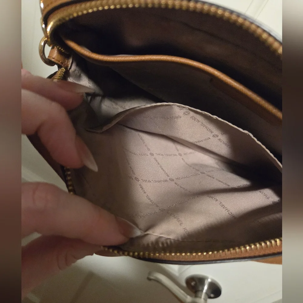 Michael Kors Off White, Grey, and Brown MK Print crossbody jet set bag - Picture 6 of 16